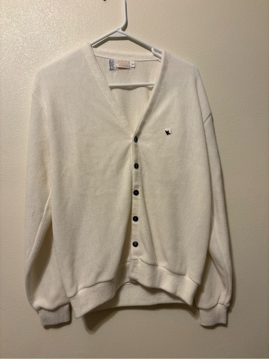 Alfred Sweaters - Classic Women’s White V-Neck Cardigan Sweater has small hole in sleeve